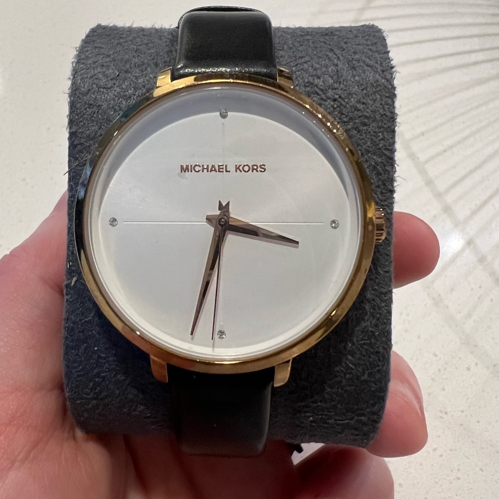 Michael Kors - Watch - Rosegold - White - Blk - Leather Strap - Great Condition